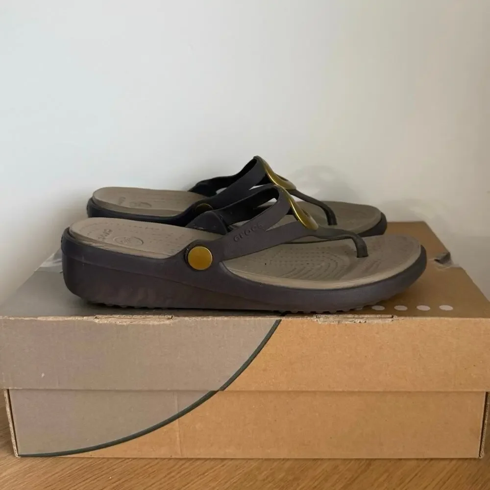 Crocs Sanrah Beveled Circle Women Slip On Wedge Sandals- SZ 8